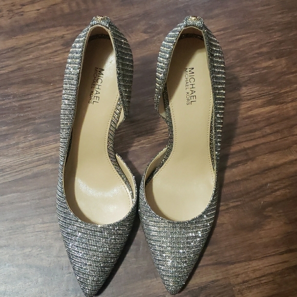 Heels - Picture 1 of 2